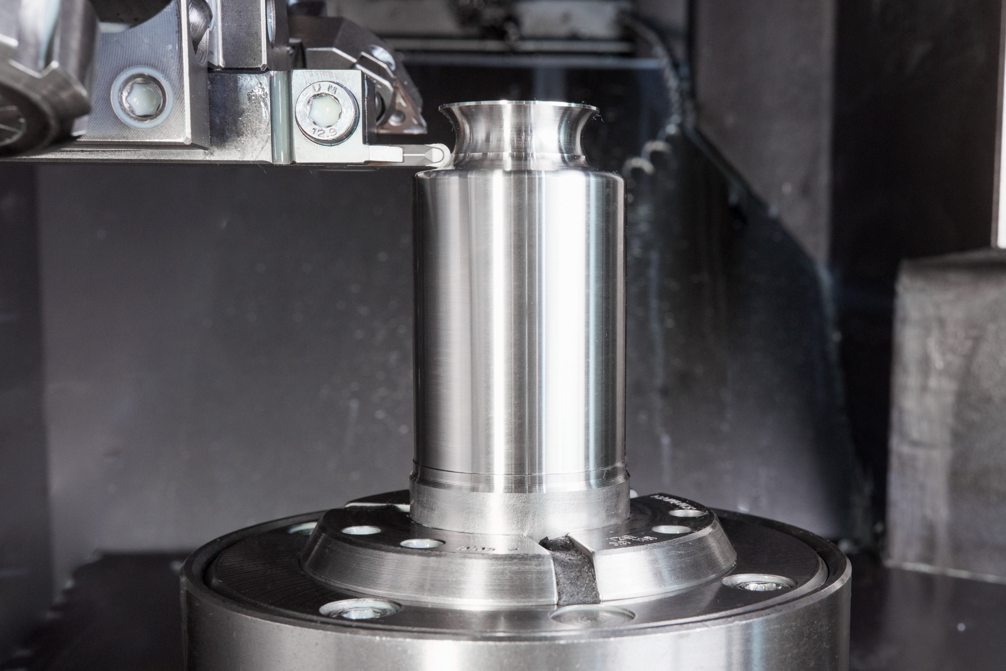 Produktionsnahes CNC-Bild für Qualität und Prozess